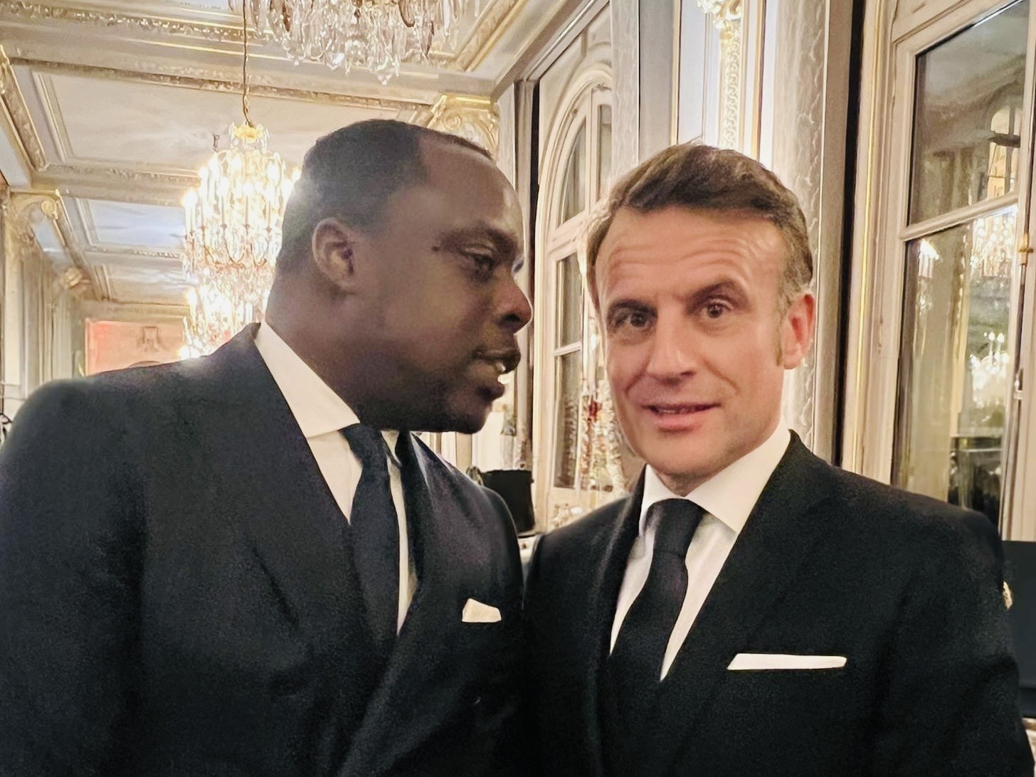 Stéphane Tiki : L’homme qui transforme les réseaux en leviers d’influence