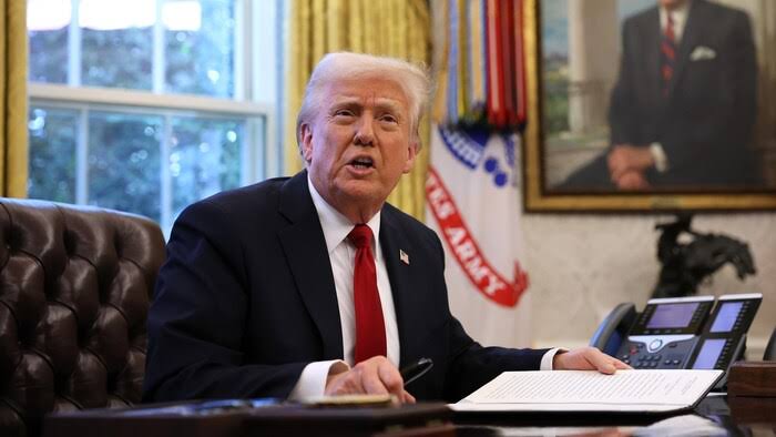 Trump signe un décret pour contrer les menaces iraniennes avec de nouveaux tarifs
